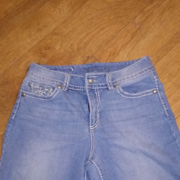 A Code Bleu Bermuda jean shorts - Picture 2 of 8